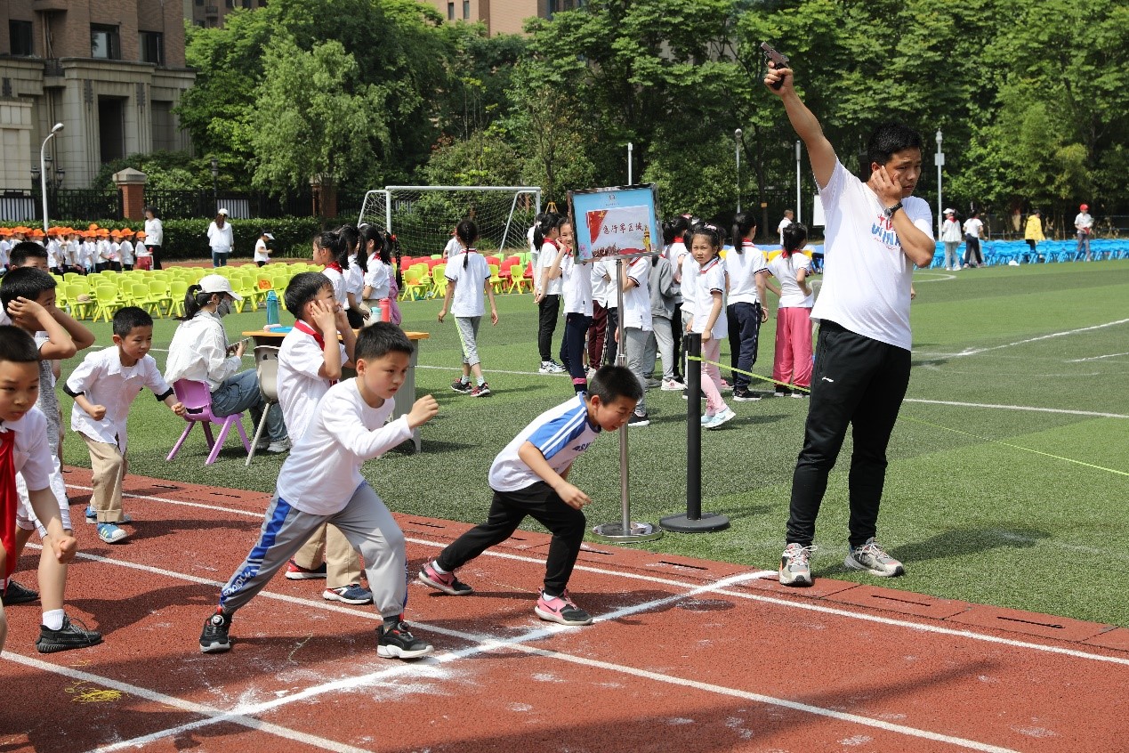 引导孩子体质健康脱贫这个区三年新增中小学体育教师百余人