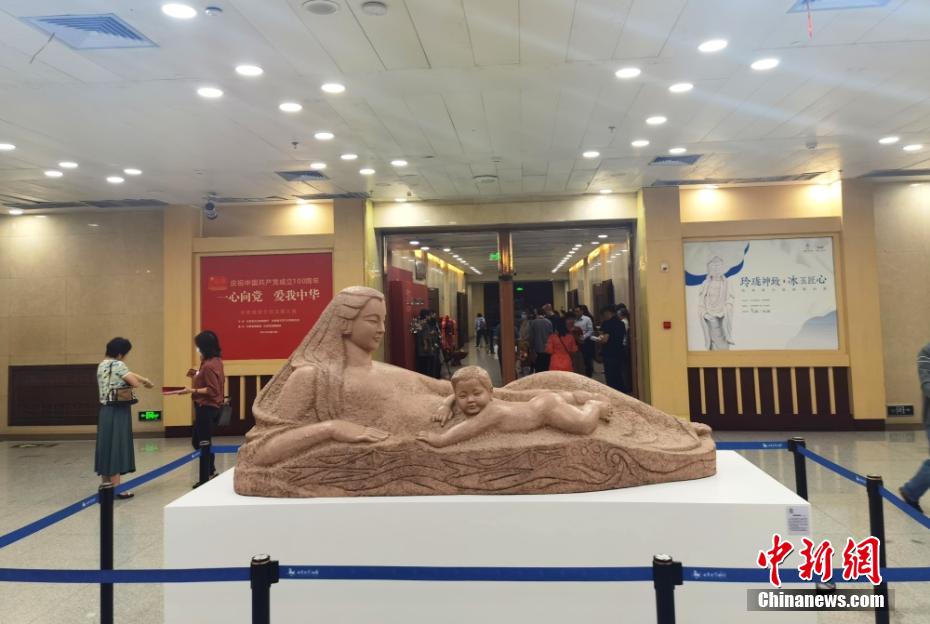 《黄河母亲》等时代雕塑作品及图片兰州展出