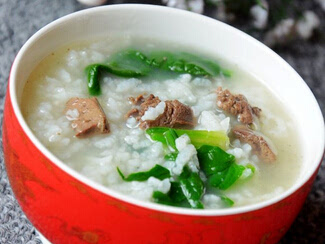 "以脏补肝鸡为先",鸡肝属于甘温食品,可补血,养肝,温胃,是食补养肝的