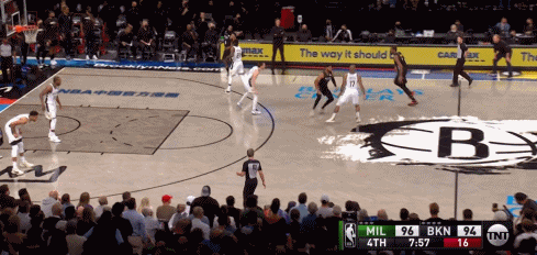 杜兰特第四节连续干拔命中三分。