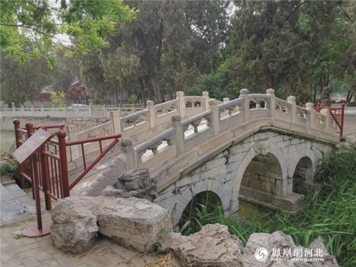 图2：来自古莲花池