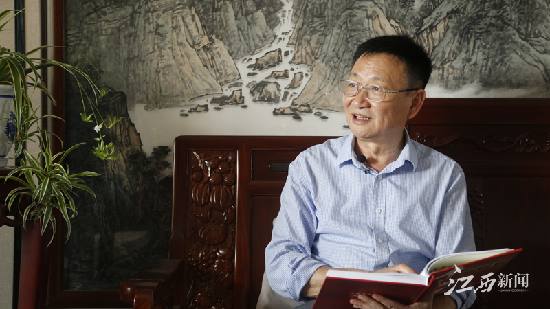 红色藏品寻初心——记农业银行赣州分行退休干部胡建东