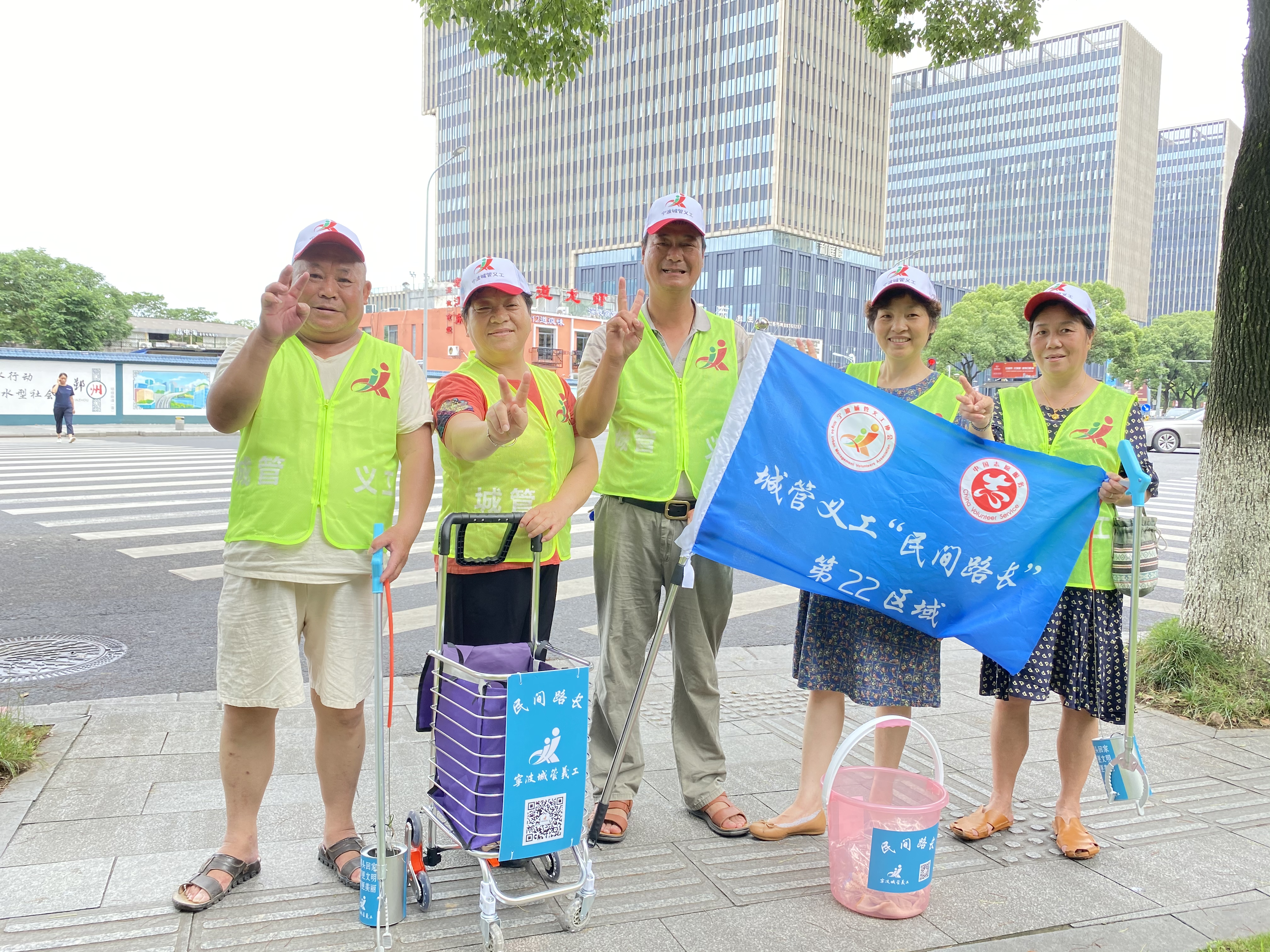 “老场长”化身“新路长” 鄞州曙光菜场周边城管义工“民间路长”项目启动
