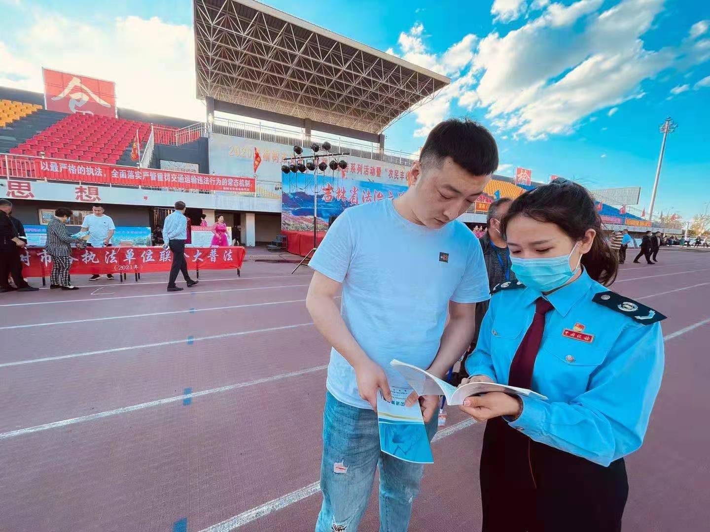 吉林省榆树市税务局：将税收宣传带到了全省法治文艺巡演榆树站现场