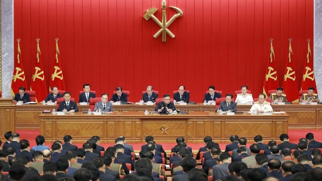 朝鲜劳动党八届三中全会闭幕 金正恩代表党中央委员会宣誓