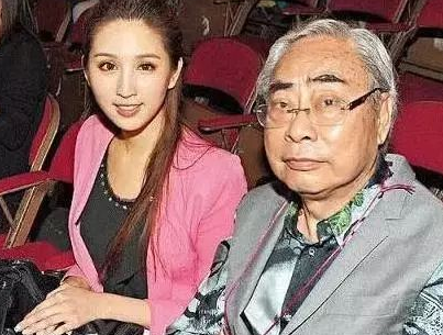 而类似的还有人老心不老的香港富商林建名,76岁时被曝出和比他年轻455