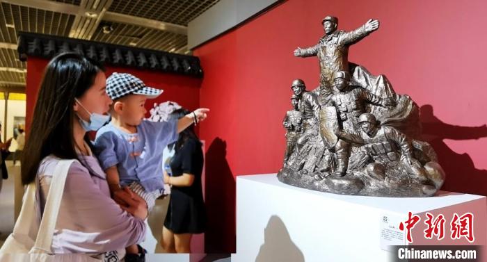 甘肃展出《黄河母亲》等雕塑作品及图片述百年红色“时代情”