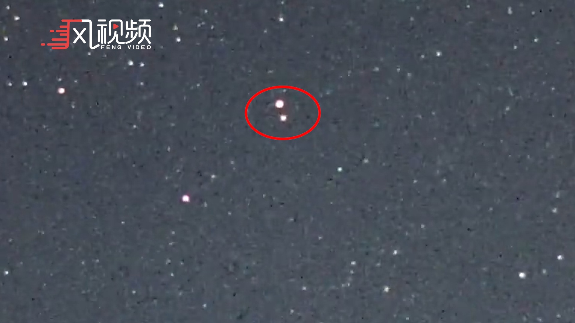 新西兰摄影师拍到神舟十二号：夜空中一道光点向上移动