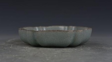 汝窑位列宋代五大名窑之首，它在瓷器界的名气最大