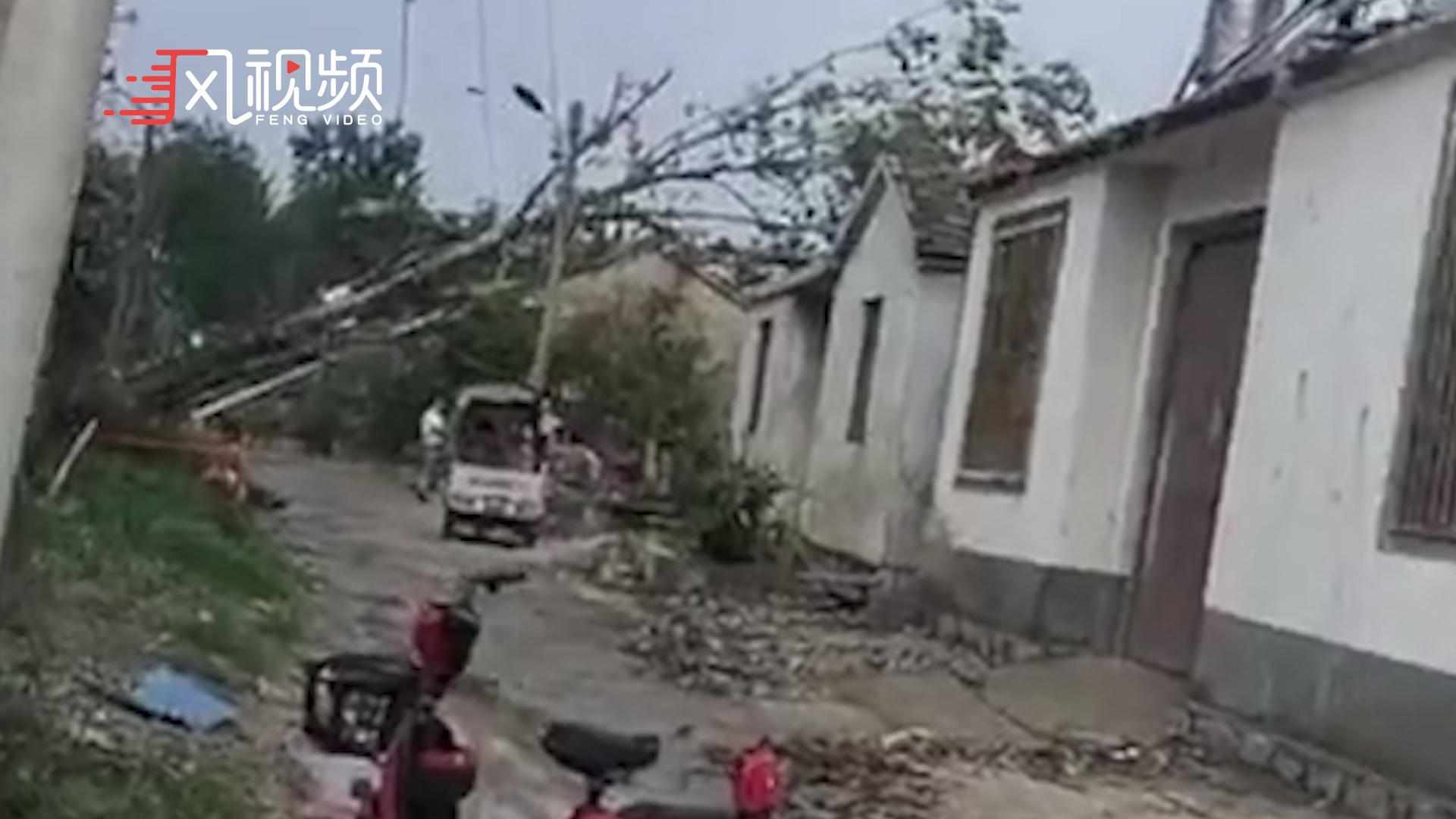 江苏苏州遭龙卷风袭击 已造成4死19伤