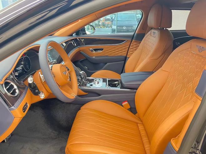 21款全新宾利飞驰v8国六现车雍容华贵