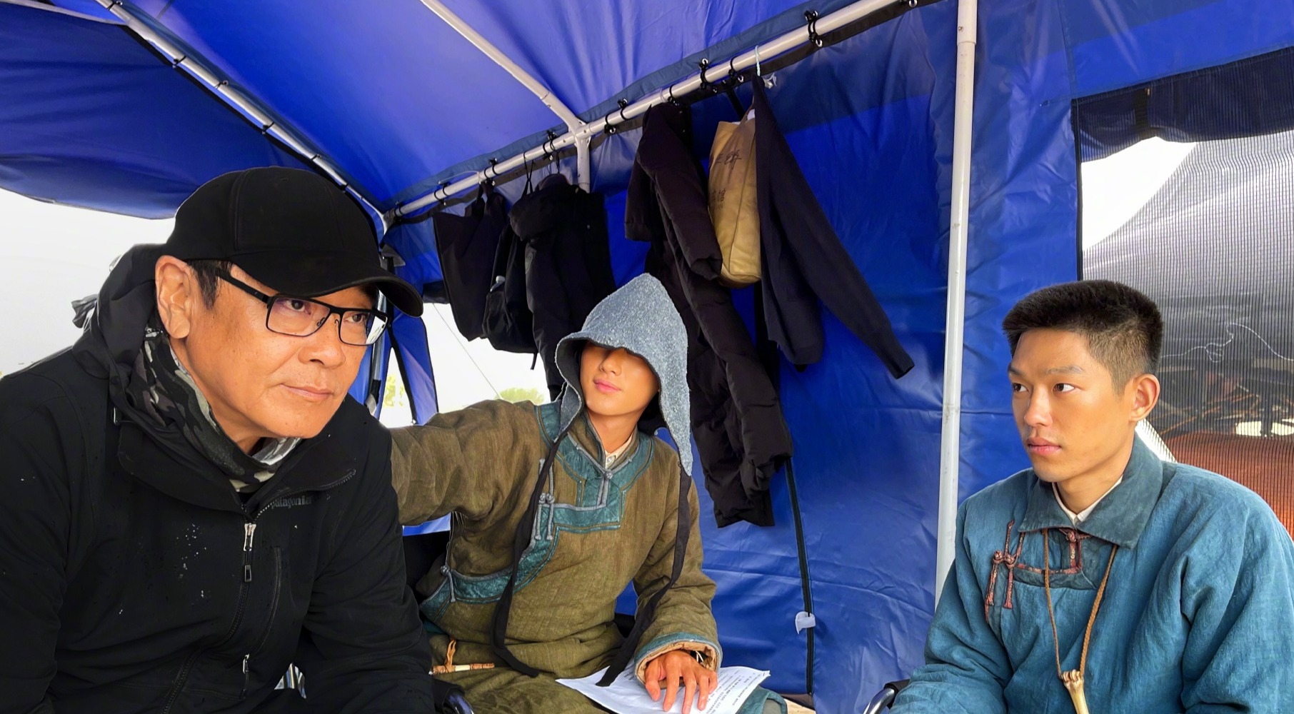 尔冬升炮轰经纪公司违规接走演员：气得血压飙到198