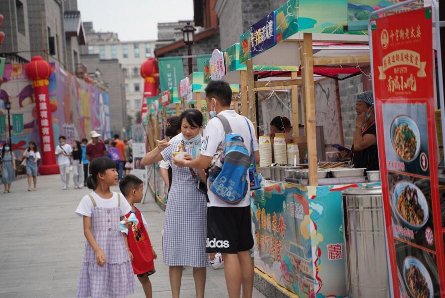 一汤一粉一座城！江西11个设区市米粉代表汇聚万寿宫历史文化街区 