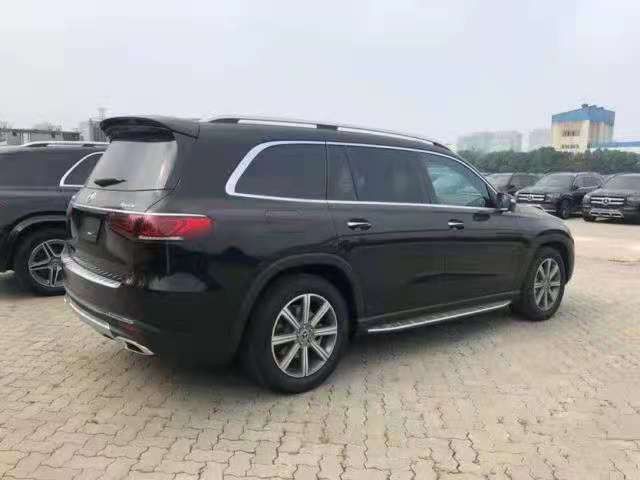 奔驰GLS450全新镂空实心的三叉星徽    