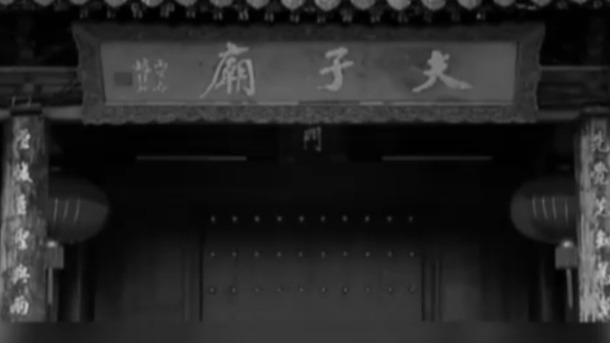 吴祖光创作的《凤凰城》首演时，他遇到了怎样哭笑不得的事？