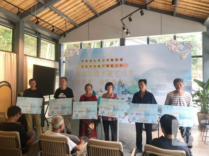 图为“艺术走亲”传帮带结对仪式现场。