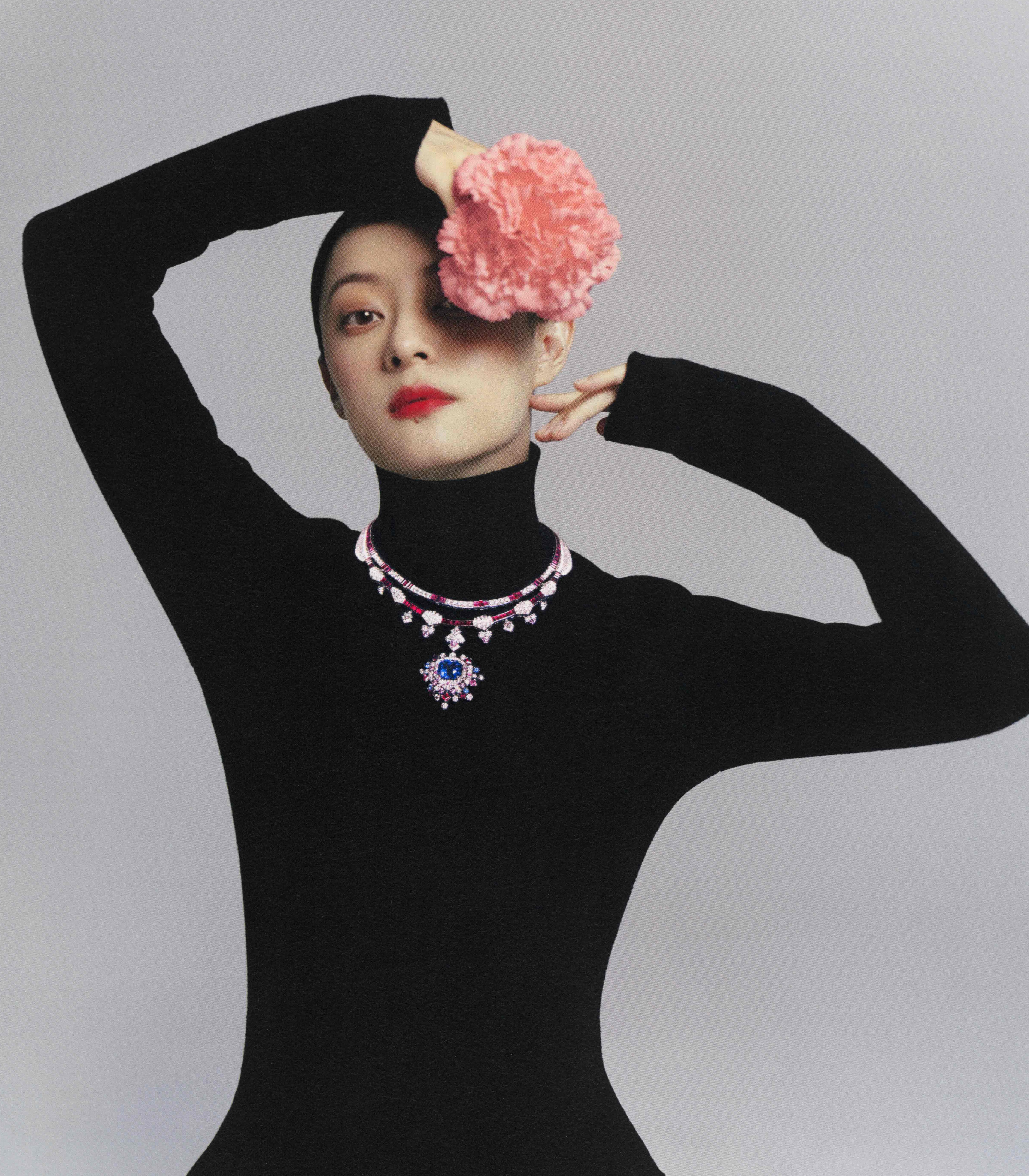 孙俪前卫大片来袭优雅坚定盛夏绽放