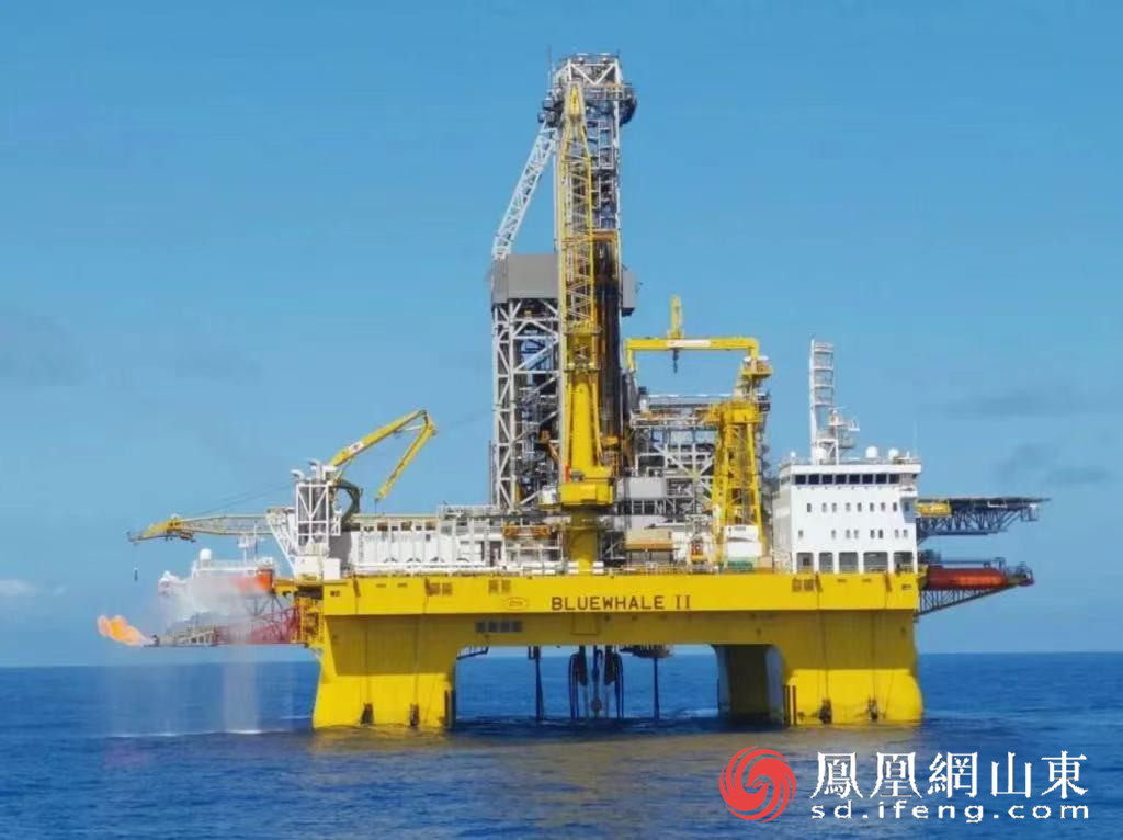 2020年3月,“蓝鲸2号”在南海进行第二轮可燃冰试采,创造了“产气总量、日均产气量”两项新的世界纪录,实现从“探索性试采”向“试验性试采”的重大突破