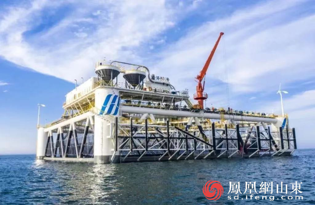 2021年6月2日,“百箱计划”首座网箱“经海001号”在山东长岛海域安装