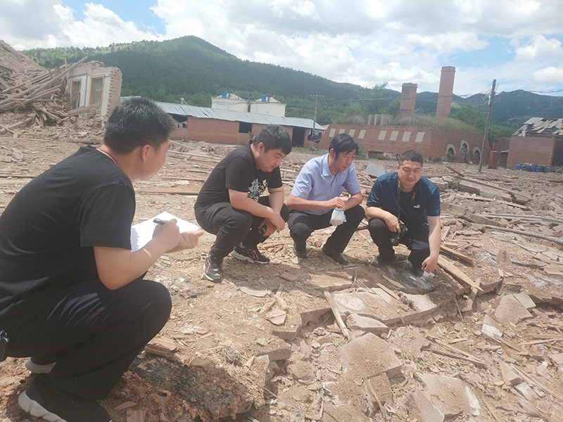 图3李建国同志工作日常 王占平摄
