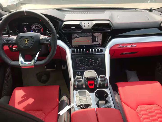 2021款兰博基尼Urus展位现车最强suv   