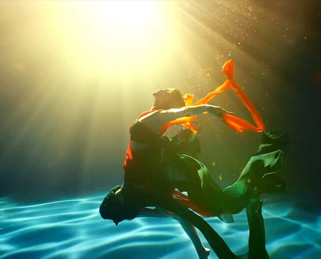 绝美舞蹈 《祈》惊艳演绎水下飞天凤凰网河南_凤凰网