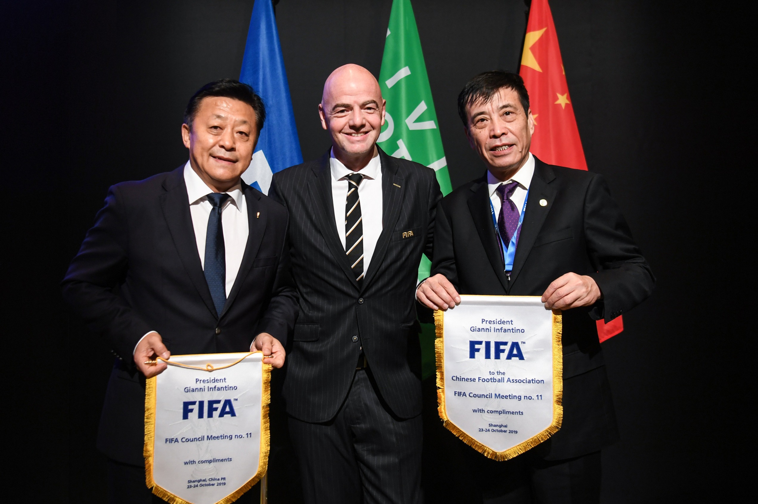 FIFA主席因凡蒂诺、中国足协主席陈戌源和国家体育总局副局长杜兆才
