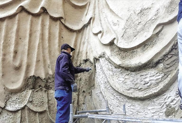 修复工作现场(敦煌研究院供图)