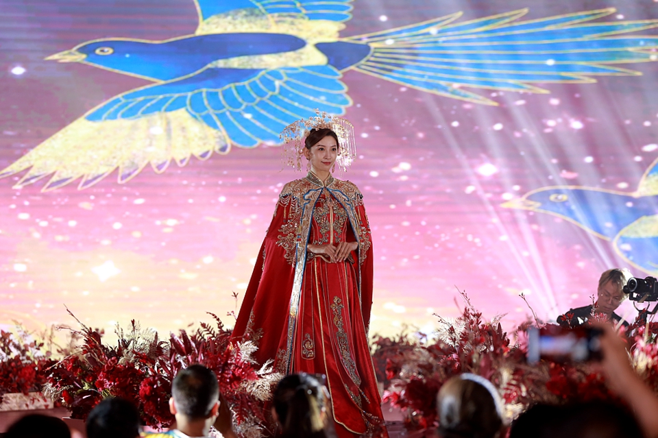 咸阳海泉湾大型世纪婚礼秀成功举办