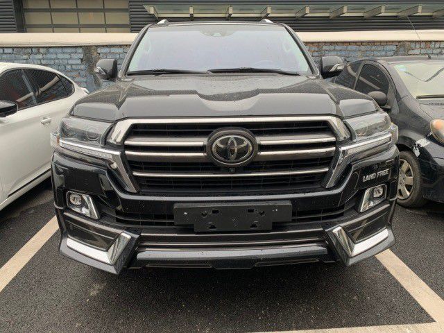 20款丰田兰德酷路泽5700接近方形的前氙气大灯带自动水平高度调节和