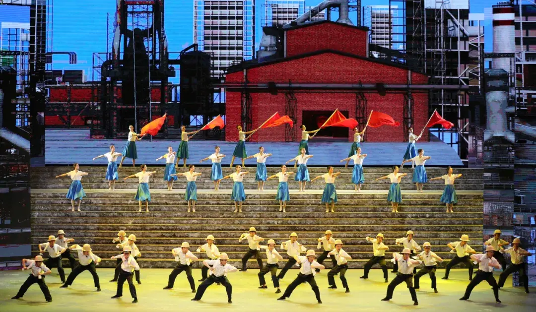 情景表演《让我上·新中国第一炉铁水》演出现场。