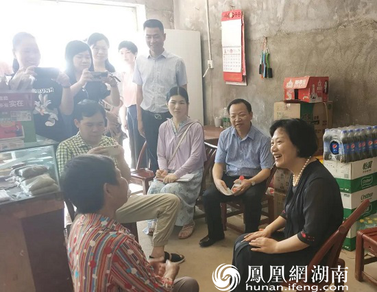 走访慰问贫困及留守儿童家庭