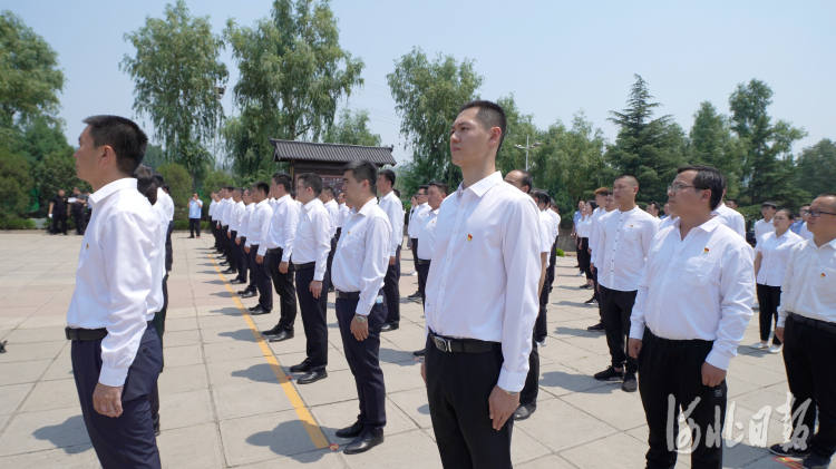 邯郸市新党员代表入党宣誓活动现场。