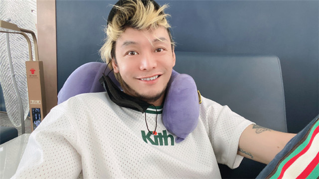 说唱歌手徐真真因点蜡烛引起火灾 全身40%二级深度烧伤