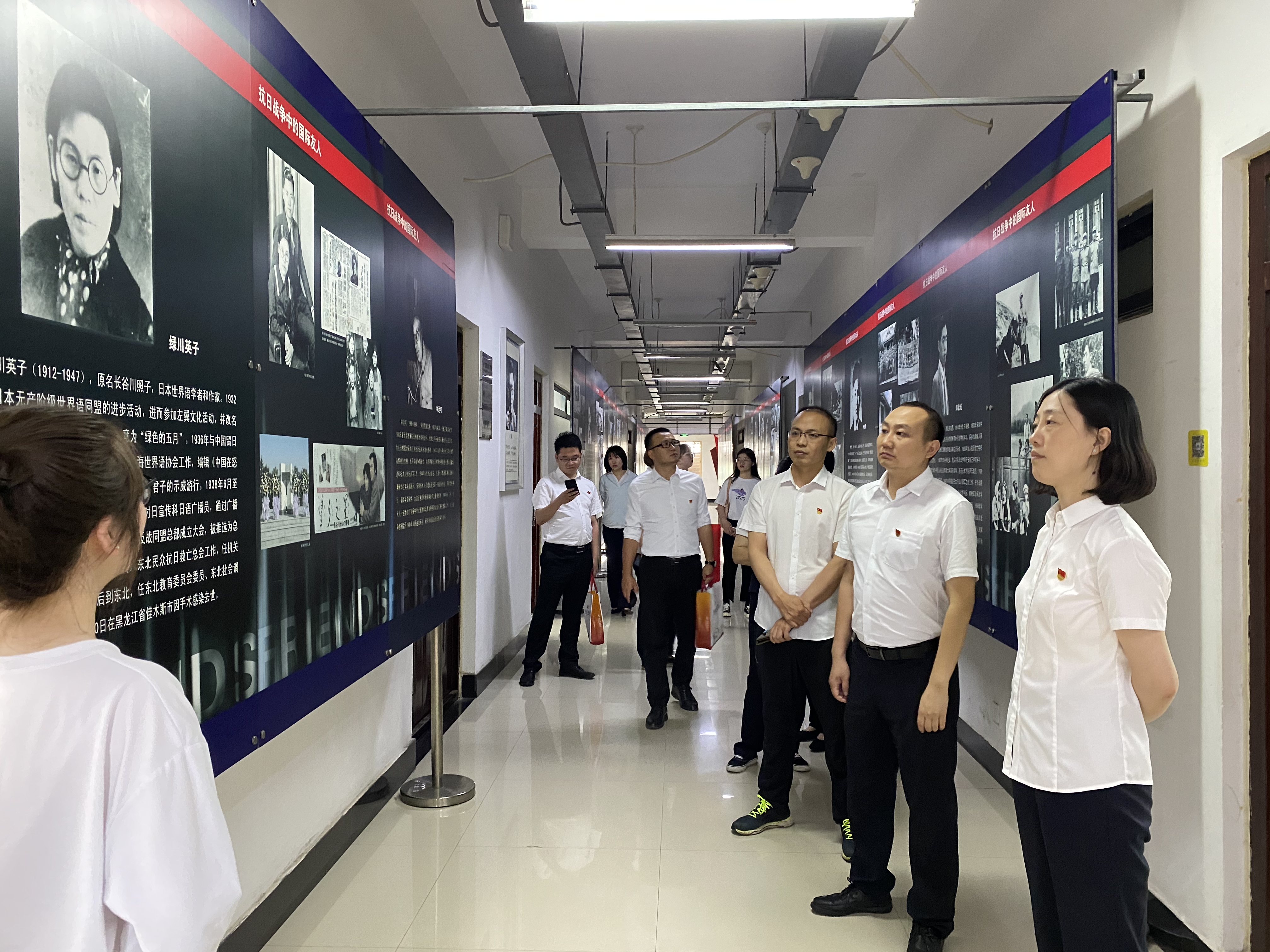 洛阳农商银行开展“最美人间六月天 重温党史新启程”主题党日活动