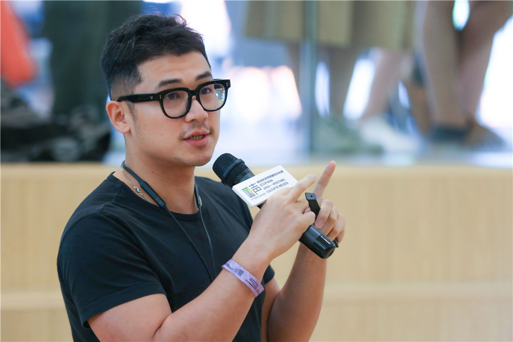 人,主创设计师叶思宇,几里设计合伙人,设计总监齐帆带来三讲精彩讲演