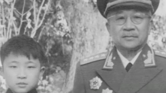 在张光东的回忆中，父亲张云逸授衔回家当天的情景是怎样的？