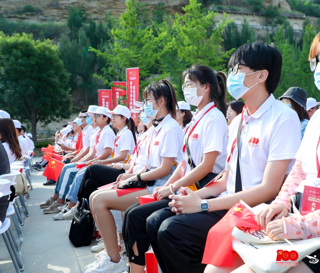 西安明德理工学院非遗木版年画赴延安展演 