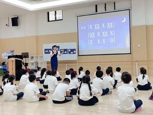 云帆小学的郑欣怡老师执教110班《星光恰恰恰》