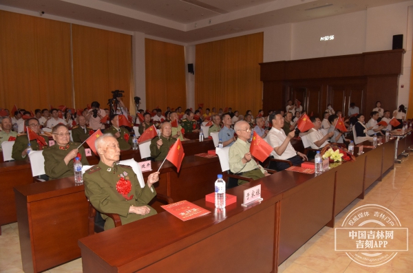 长春市退役军人事务局举办“两优一先”表彰大会暨“光荣在党50年”纪念章颁发仪式