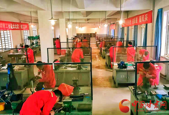 兰州石化青工技能大比武 256人同台“炫技”