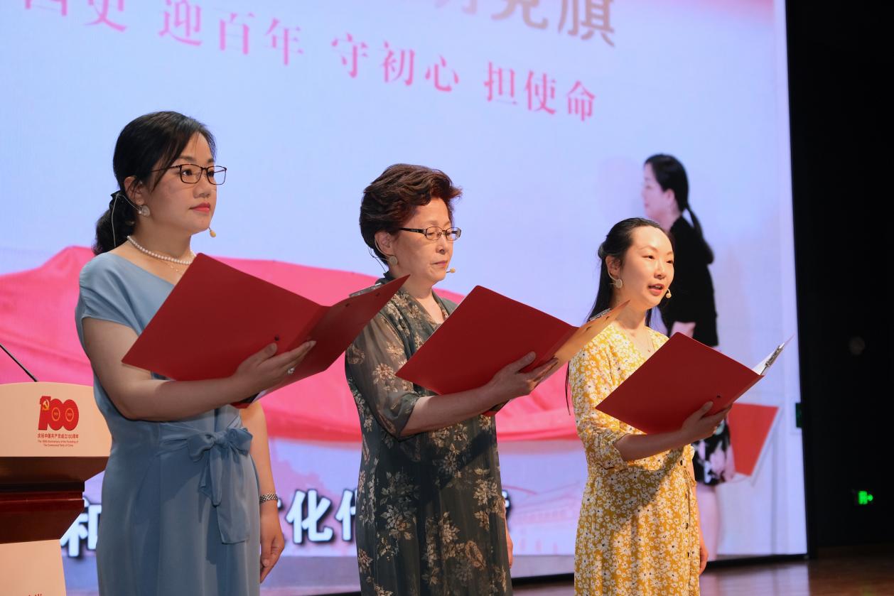 同心向党共绣党旗,一针一线致敬百年