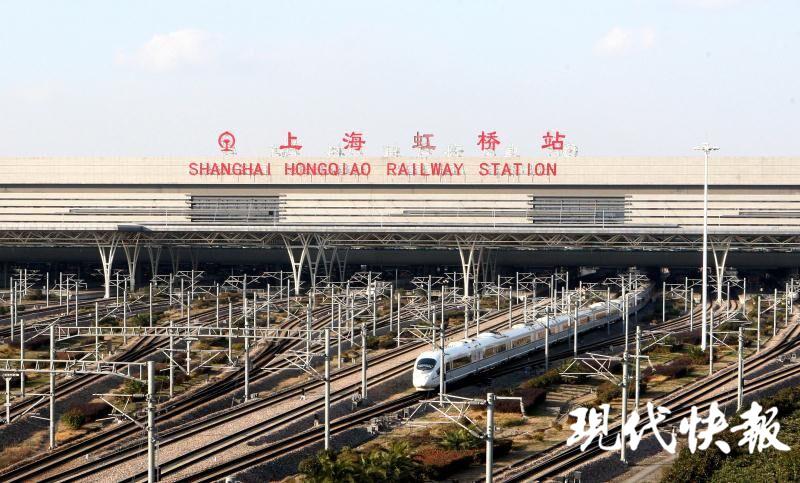 高铁列车使用复兴号智能动车组车底运行,具体车次为:上海—北京南 g2