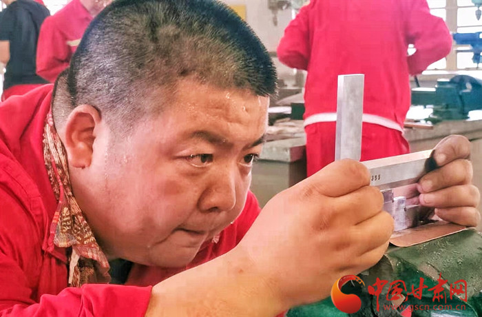 兰州石化青工技能大比武 256人同台“炫技”