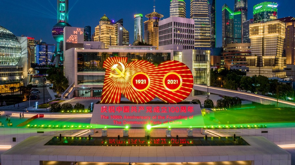 2021年6月22日晚上,上海,永远跟党走建党100周年