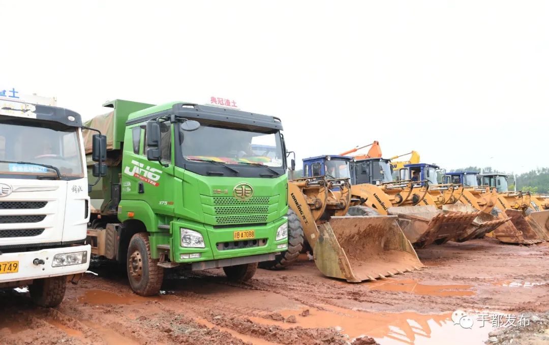 陈阳山在致辞中说,今天的于都,纺织服装产业风生水起,优势产业遍地