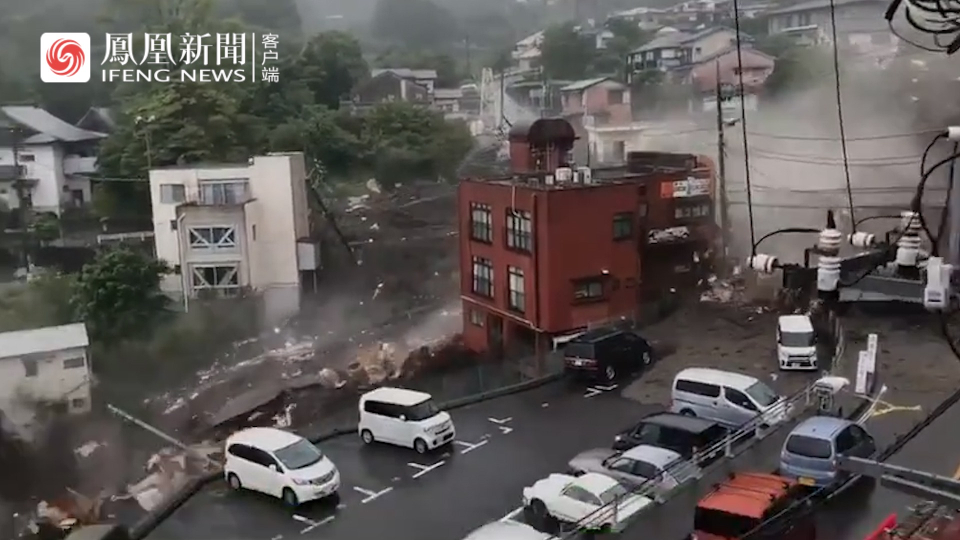 现场视频曝光!日本发生大规模泥石流至少19人失联