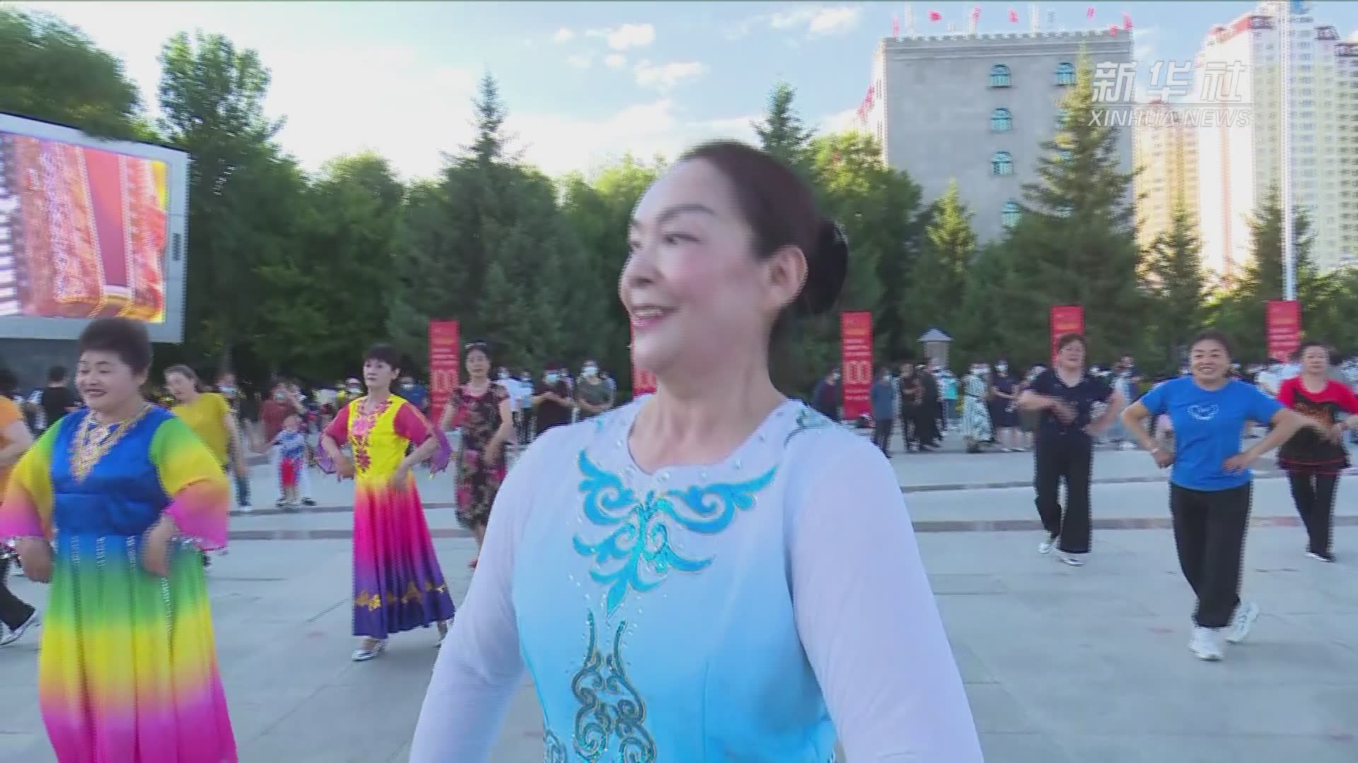 新疆塔城：独具特色的边陲小城“广场舞”
