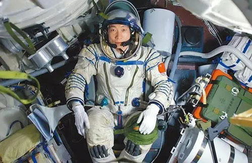 品读《太空一日》弘扬航天精神