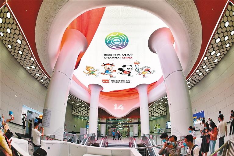 地铁14号线奥体中心站的LED天幕动态文化展示穹顶